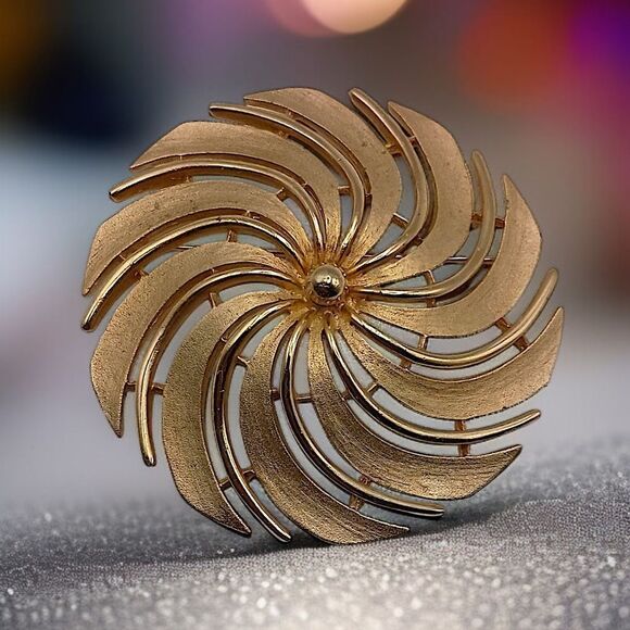 Sarah Coventry Swirl Pinwheel Brooch Pin Brushed Gold LARGE Vintage MCM Mod Dome - Picture 10 of 14